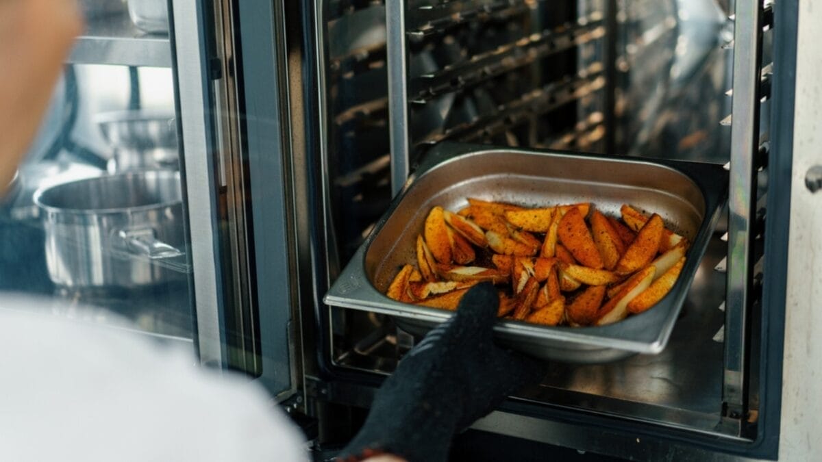 The Secret to Achieving Impossibly Crispy Potatoes 5 The Secret to Achieving Impossibly Crispy Potatoes - potato cooking ss2291596805