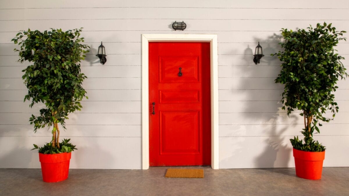 10 Ways to Unlock the Power of Feng Shui & Transform Your Home Into a Haven 12 10 Ways to Unlock the Power of Feng Shui & Transform Your Home Into a Haven - red door ss1945493329