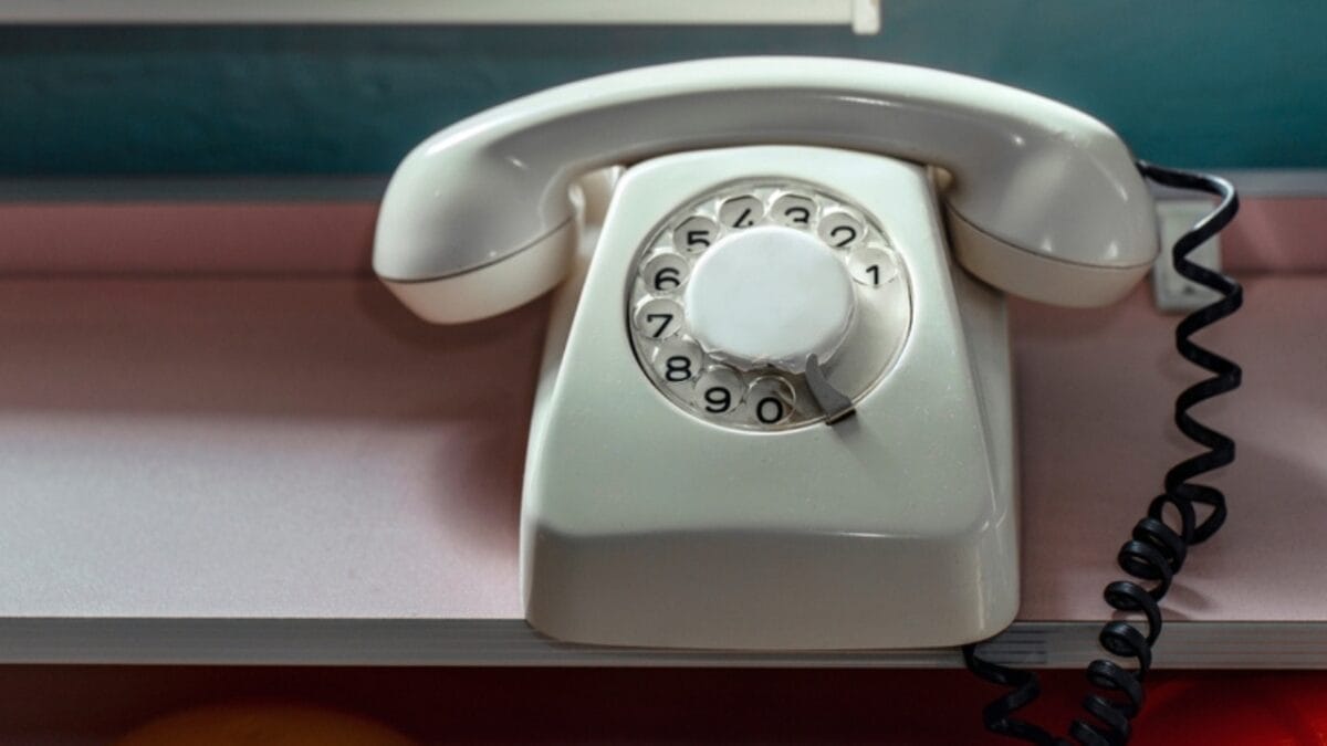 19 Things Every Household in the 70s Had That No One Has Today 3 19 Things Every Household in the 70s Had That No One Has Today - rotary phone ss2480855807