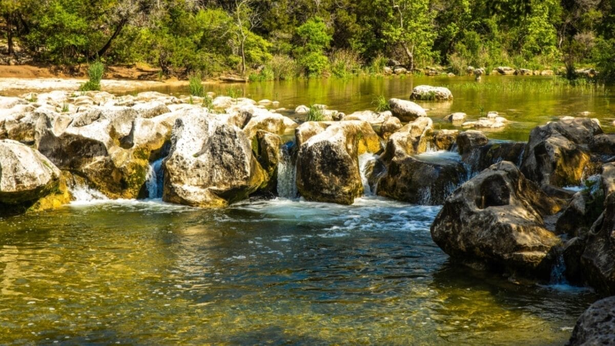 35 Dog Walking Trails That Prove USA Is a Dog's Paradise 10 35 Dog Walking Trails That Prove USA Is a Dog's Paradise - sculpture falls observation view deck texas ss2462426355