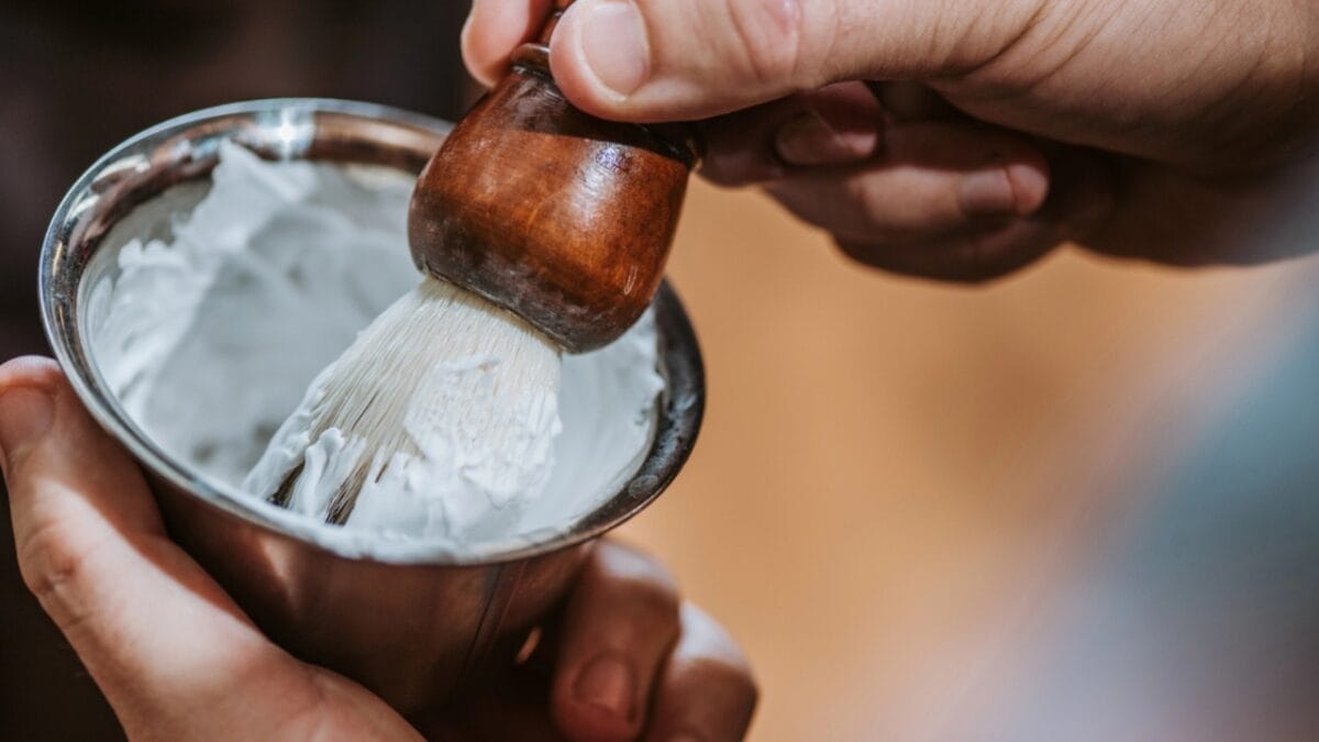 20 Brilliant Cleaning Tips You'll Wish You Knew Sooner 22 20 Brilliant Cleaning Tips You'll Wish You Knew Sooner - shaving cream dp322068554