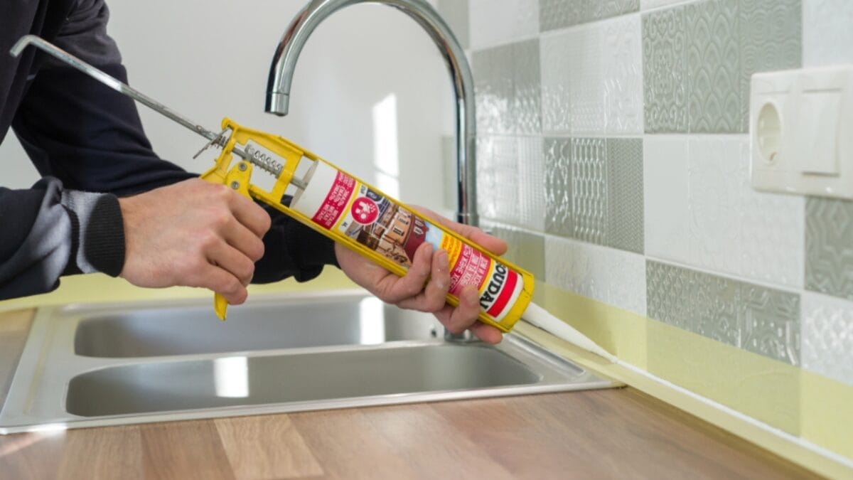 7 Household Items to Avoid Cleaning with Vinegar 5 7 Household Items to Avoid Cleaning with Vinegar - silicone sealants ss1348527716