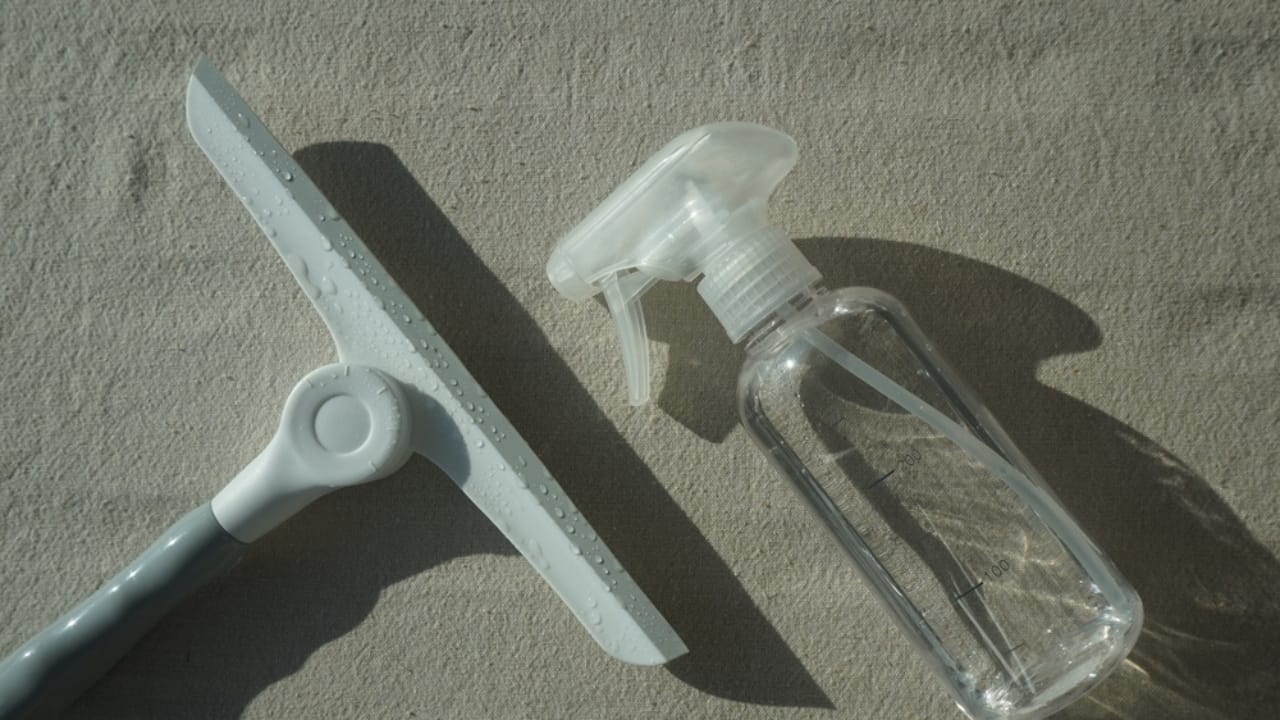 20 Brilliant Cleaning Tips You'll Wish You Knew Sooner 6 20 Brilliant Cleaning Tips You'll Wish You Knew Sooner - squeegee for cleaning house ss2433585791