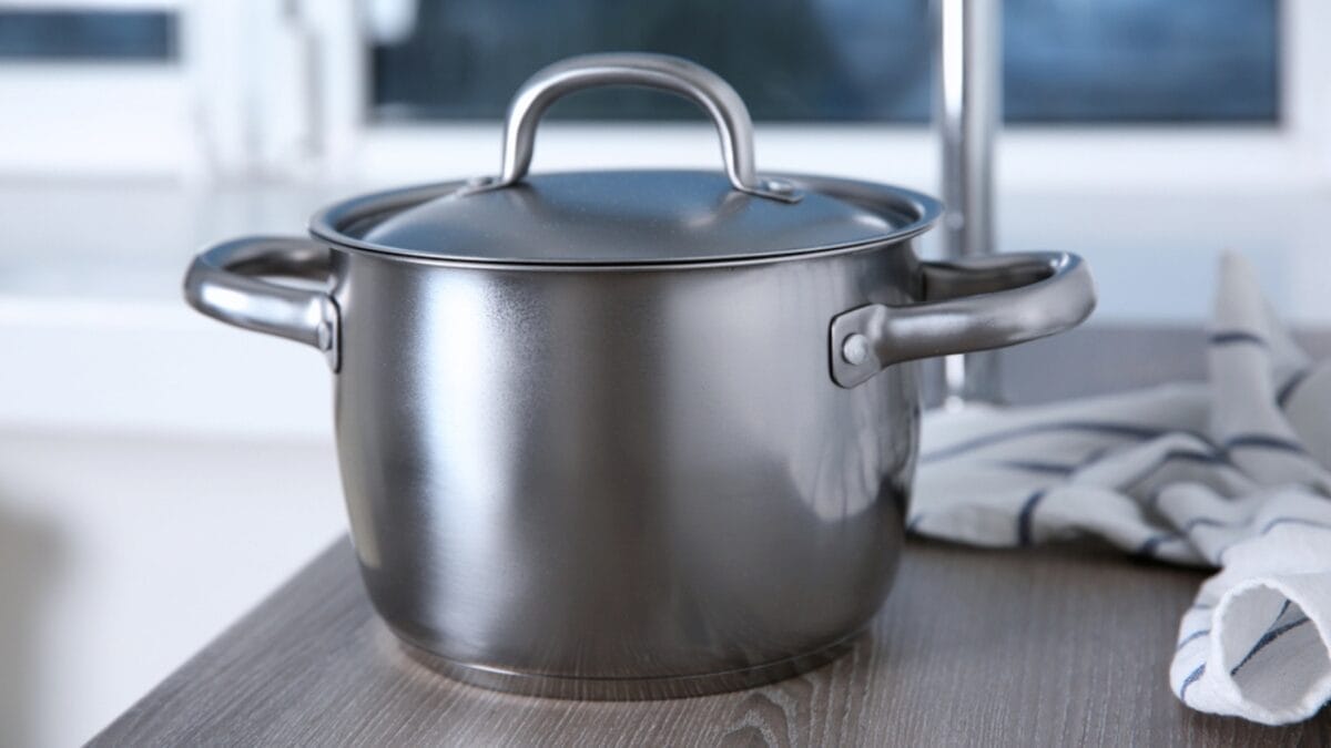 15 Ways Apple Cider Vinegar Can Banish Dirt, Grime & Odors in Your Home 4 15 Ways Apple Cider Vinegar Can Banish Dirt, Grime & Odors in Your Home - stainless steel pot dp137425714