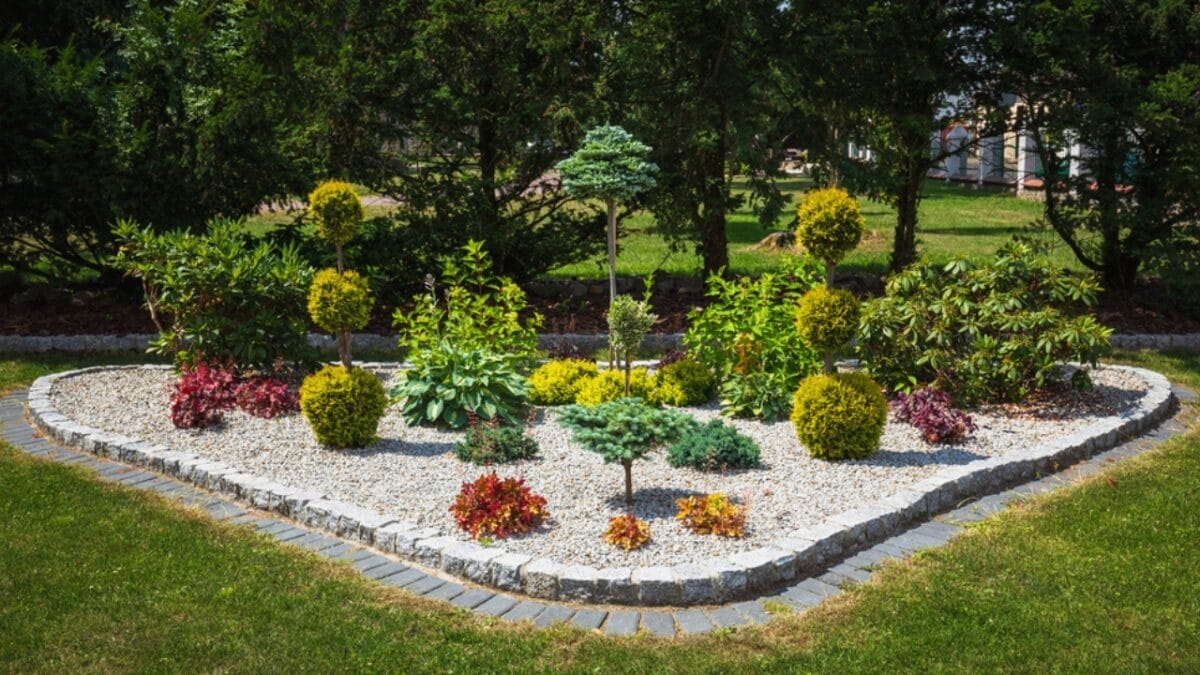 14 Easy & Creative DIY Ideas for a Beautiful Yard 11 14 Easy & Creative DIY Ideas for a Beautiful Yard - stone edging plants dp263800698