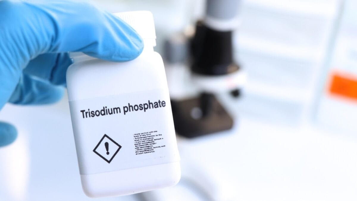 16 Foolproof Ways to Scrub Out Those Stains & Have Your Driveway Gleaming Like New 14 16 Foolproof Ways to Scrub Out Those Stains & Have Your Driveway Gleaming Like New - trisodium phosphate ss2241545757