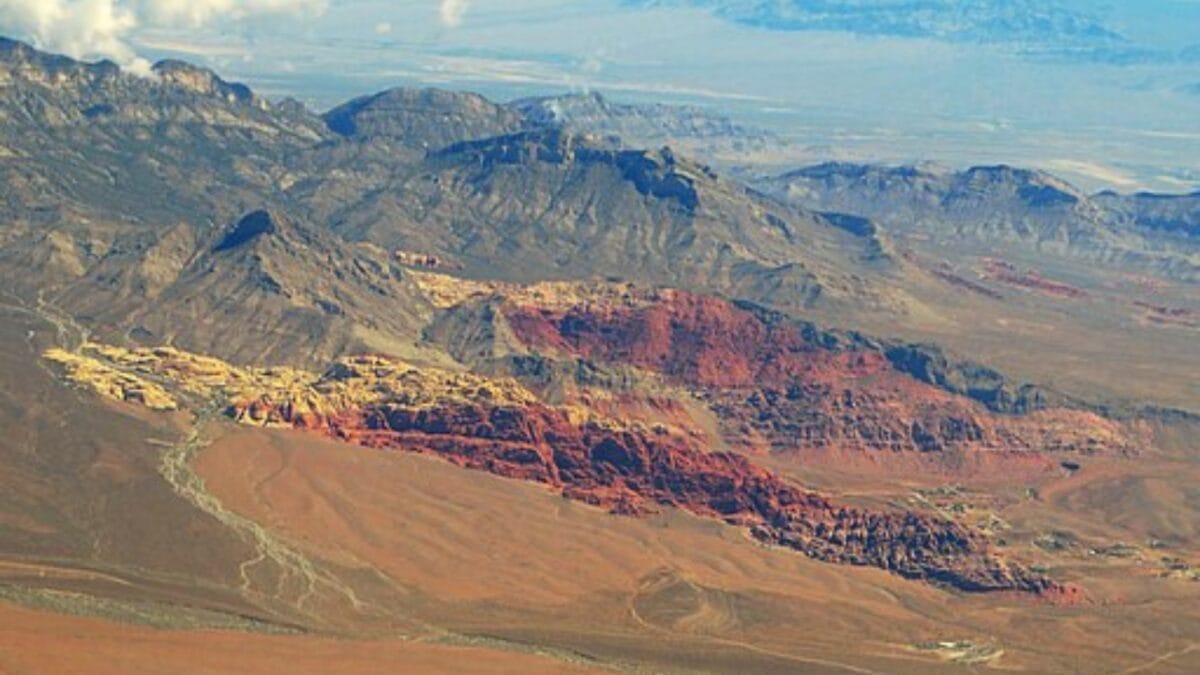 35 Dog Walking Trails That Prove USA Is a Dog's Paradise 36 35 Dog Walking Trails That Prove USA Is a Dog's Paradise - turtlehead peak trail wc