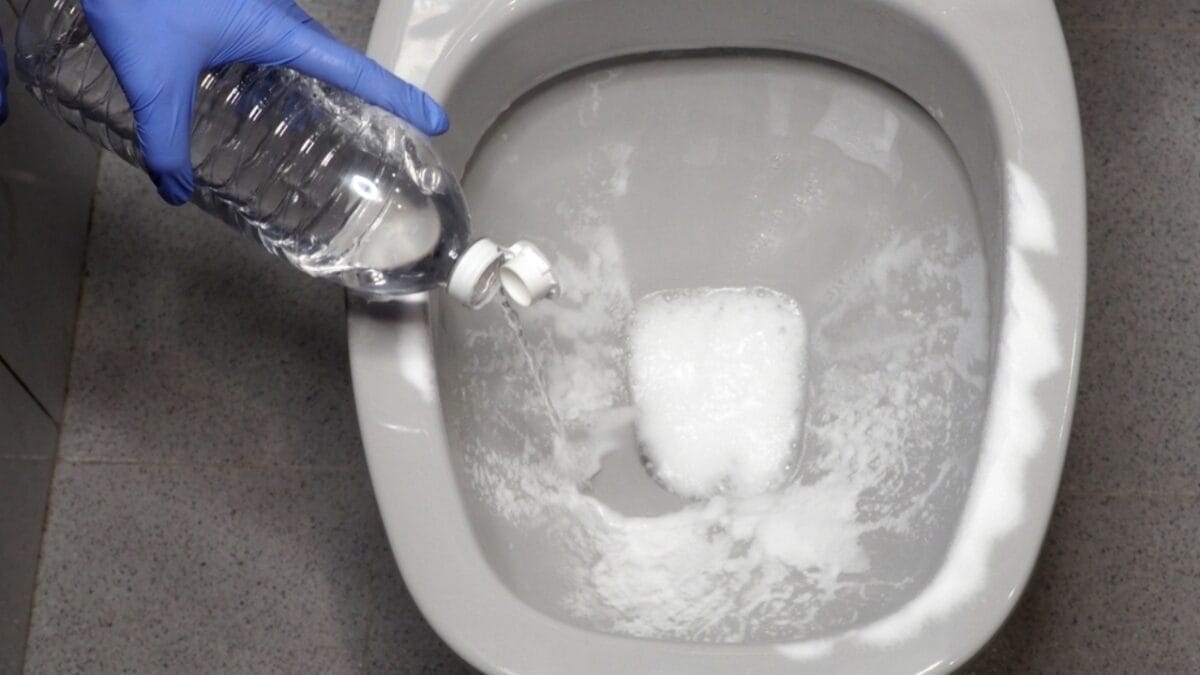 Clog-Free Pipes Made Easy with This Baking Soda Routine - vinegar and baking soda toilet ss2186042587