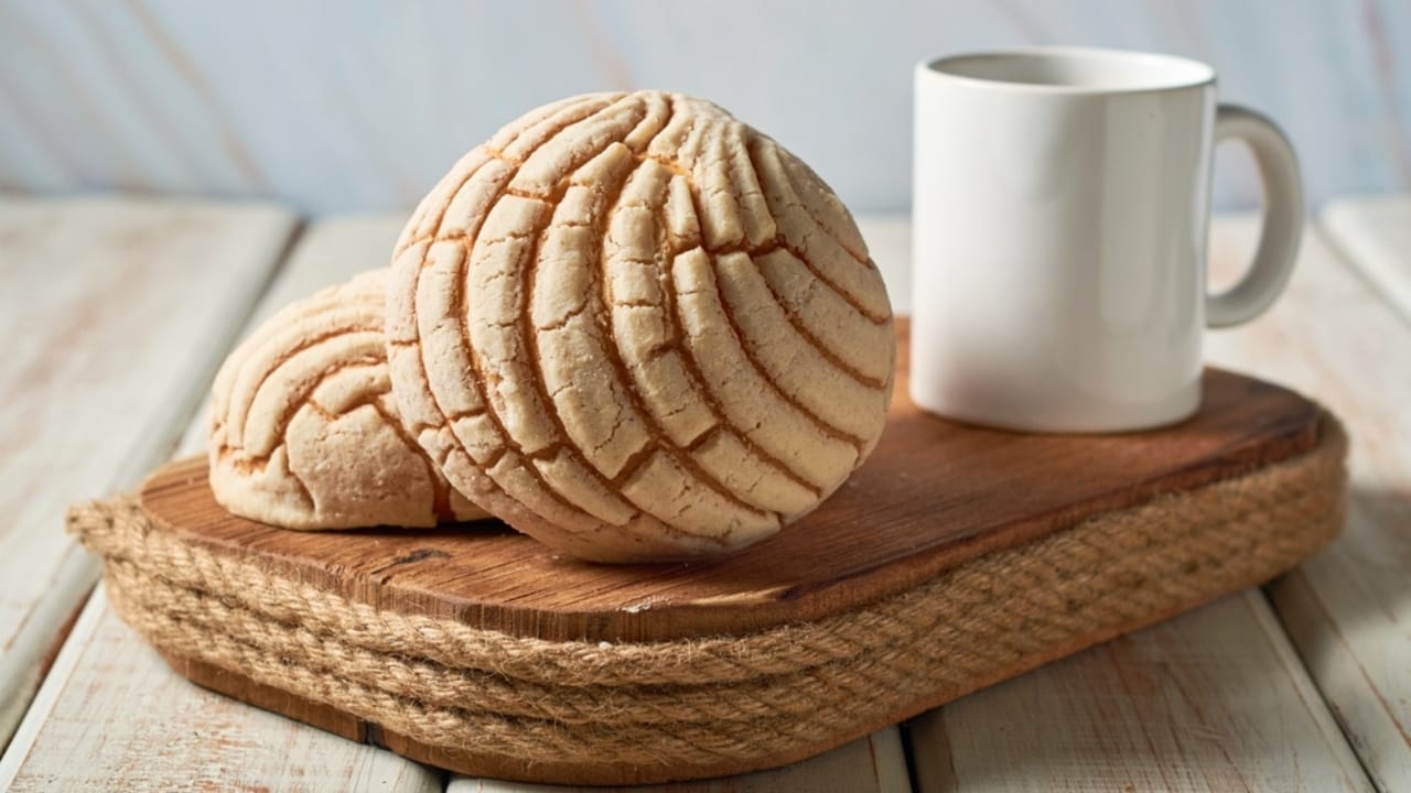 15 Irresistible Mexican Desserts & Treats You Should Try 9 15 Irresistible Mexican Desserts & Treats You Should Try - Conchas ss2189305783