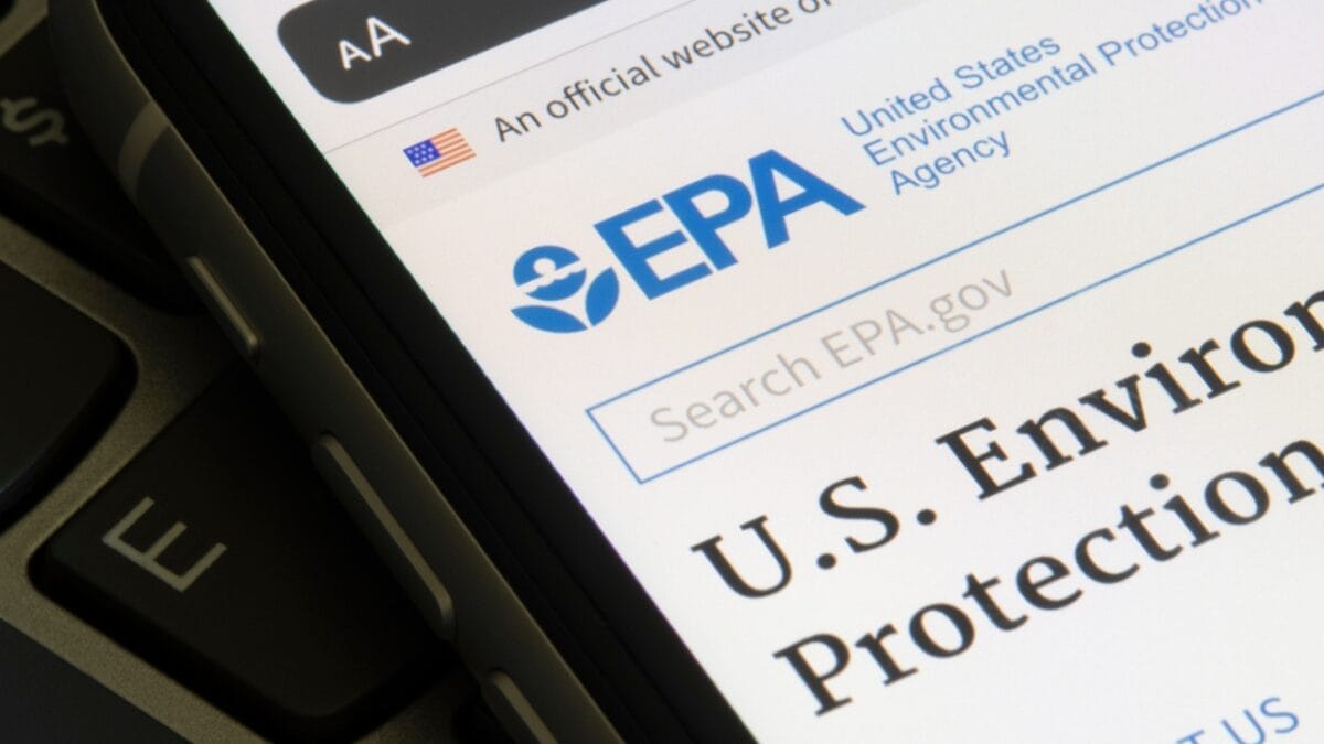Why You Should Stop Setting Your Thermostat at 72 Degrees 2 Why You Should Stop Setting Your Thermostat at 72 Degrees - EPA ss1960296829