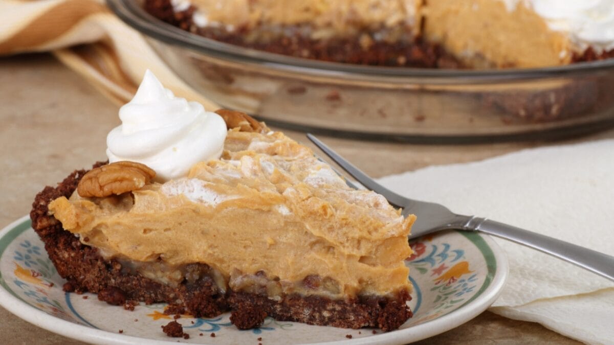 The Perfect Pie for Every State: A Slice of American Flavor 37 The Perfect Pie for Every State: A Slice of American Flavor - Oklahoma peanut butter pie ss95128081