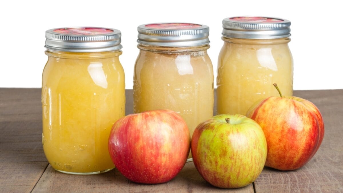 15 Foods You Can Easily Canned at Home Using the Boiling Water Method 4 15 Foods You Can Easily Canned at Home Using the Boiling Water Method - apple sauce dp35991325