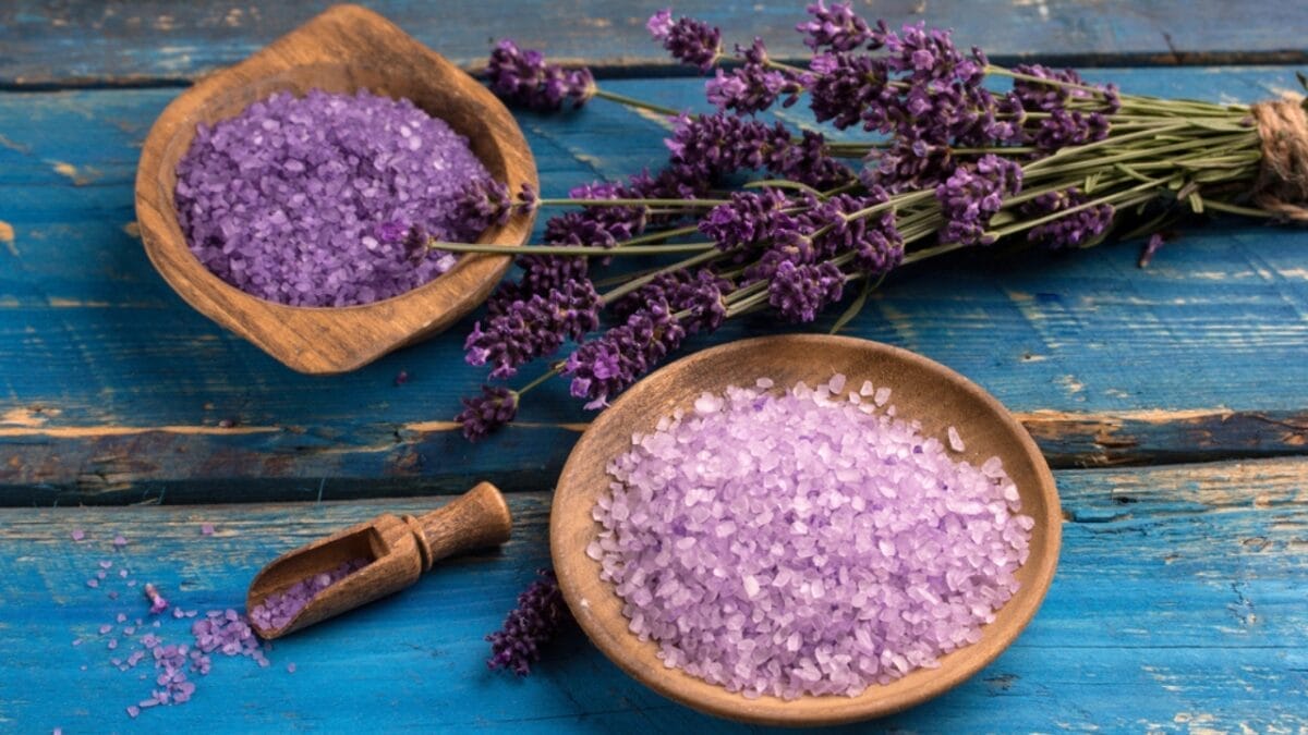 15 Ways to Put Your Lavender Leaves to Good Use 14 15 Ways to Put Your Lavender Leaves to Good Use - bath salth dp76605373