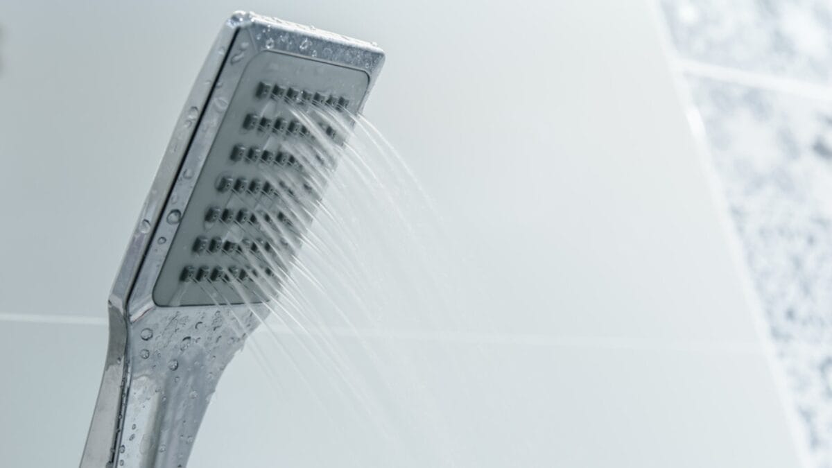 17 Bathroom Features to Avoid if You Want to Protect Your Home's Value 15 17 Bathroom Features to Avoid if You Want to Protect Your Home's Value - bathroom low pressure dp173674170