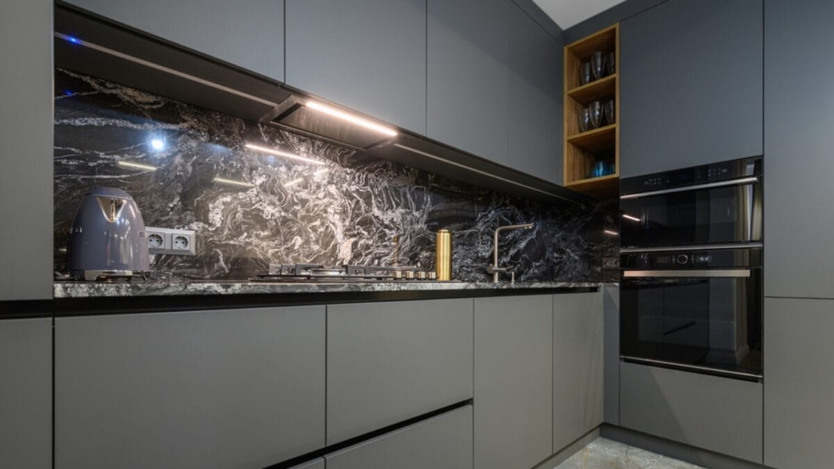 10 Outdated Kitchen Cabinet Colors to Avoid– What to Choose Instead 3 10 Outdated Kitchen Cabinet Colors to Avoid– What to Choose Instead - black and dark grey kitchen dp587804606