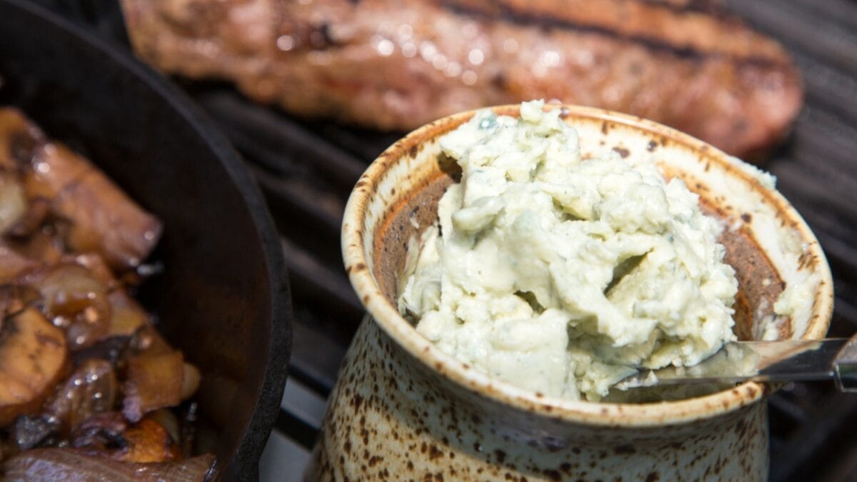 Bored with Plain Butter? Try These 15 Mouthwatering Flavored Varieties 12 Bored with Plain Butter? Try These 15 Mouthwatering Flavored Varieties - blue cheese butter ss206094940