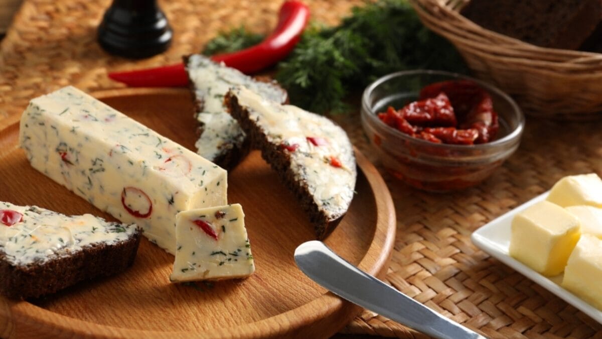 Bored with Plain Butter? Try These 15 Mouthwatering Flavored Varieties 14 Bored with Plain Butter? Try These 15 Mouthwatering Flavored Varieties - butter dill ss2459325167