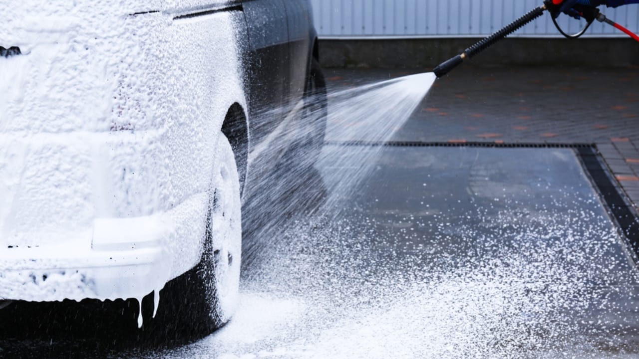 18 Pro-Level Car Cleaning Techniques for a Show-Stopping Vehicle 11 18 Pro-Level Car Cleaning Techniques for a Show-Stopping Vehicle - car wash dp342295528