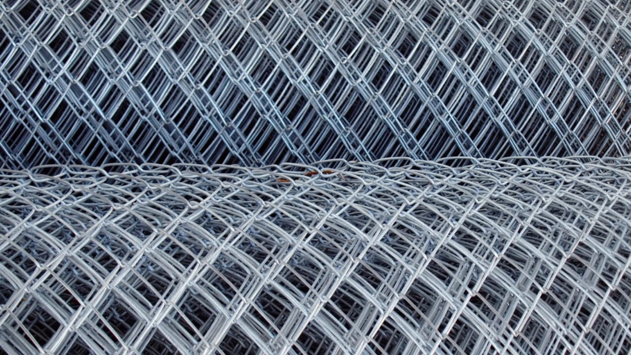 10 Ways to Banish Squirrels & Protect Your Potted Plants 2 10 Ways to Banish Squirrels & Protect Your Potted Plants - chicken wire dp2208261