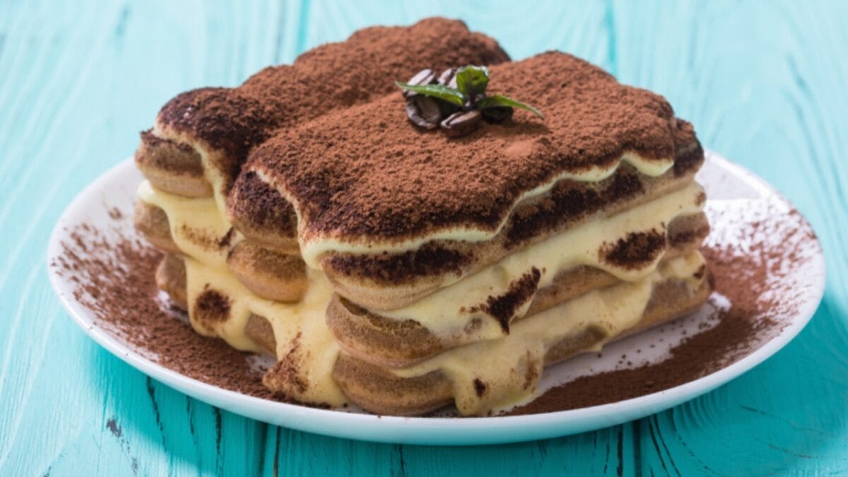 15 Foods You Can’t Resist – And Science Knows Why 10 15 Foods You Can’t Resist – And Science Knows Why - chocolate cake ss1188056686