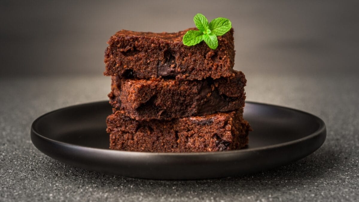 15 Ways to Use the Chocolate Mint Plant 4 15 Ways to Use the Chocolate Mint Plant - chocolate mint brownie ss1437695945