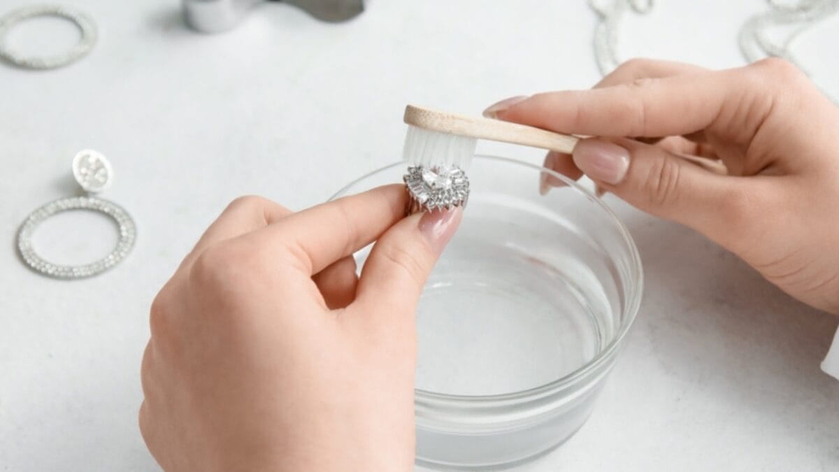 How to Clean Your Jewelry & Ensure It Stays Sparkling 3 How to Clean Your Jewelry & Ensure It Stays Sparkling - diamond ss2316701275