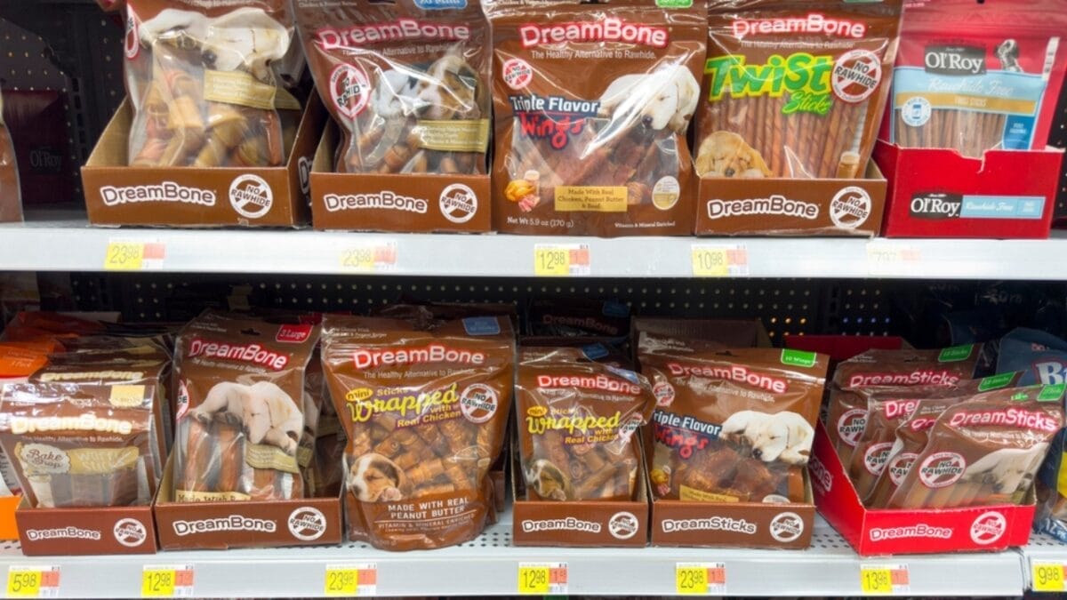 17 Dog Treat Brands with Ingredients to Steer Clear Of 16 17 Dog Treat Brands with Ingredients to Steer Clear Of - dreambone treats ss2469760727