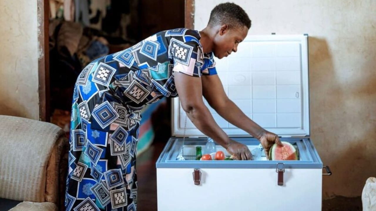 Eco-Friendly Fridge Stays Cool for 40 Hours without Electricity 2 Eco-Friendly Fridge Stays Cool for 40 Hours without Electricity - easy freeze 2