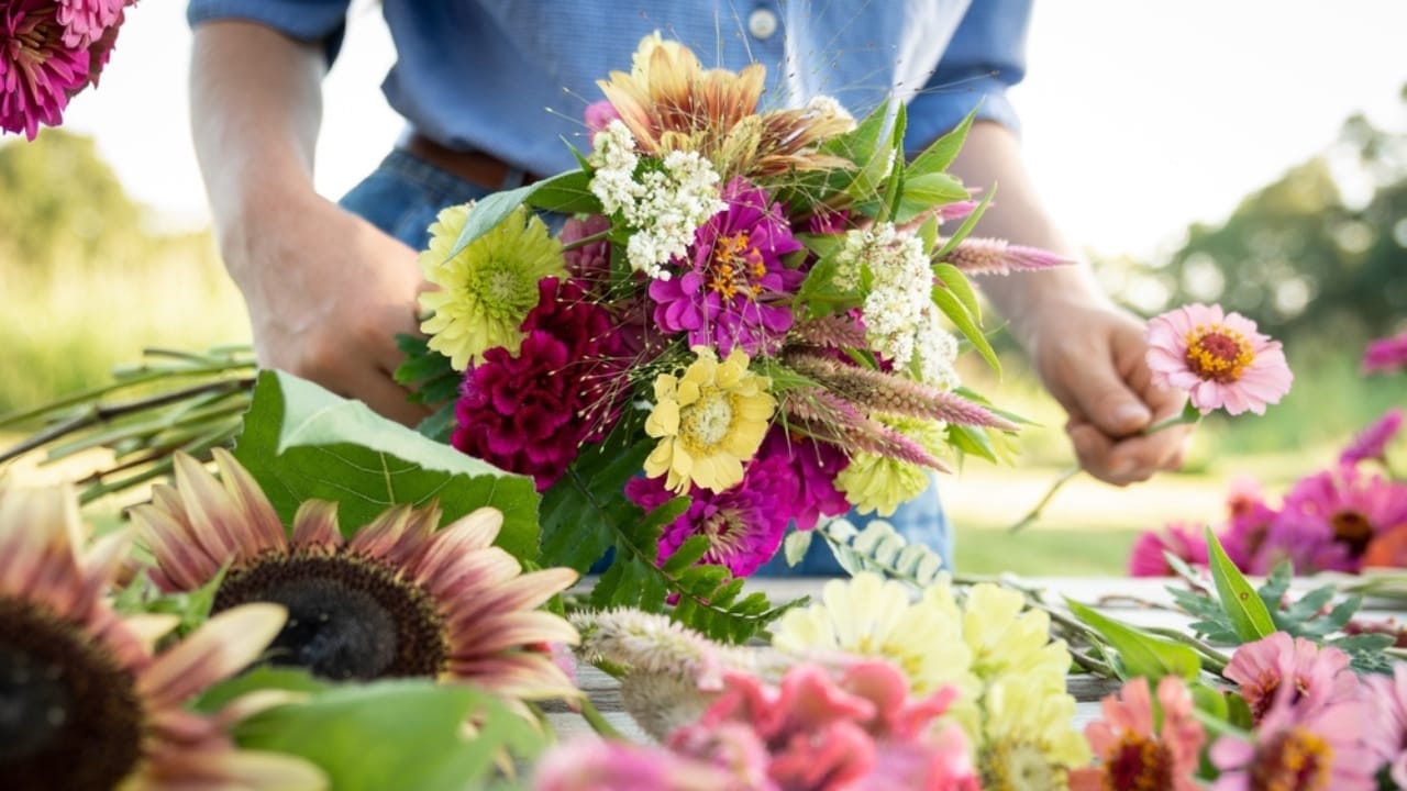 15 Ways to Use the Chocolate Mint Plant 5 15 Ways to Use the Chocolate Mint Plant - flower boquet ss2031567269