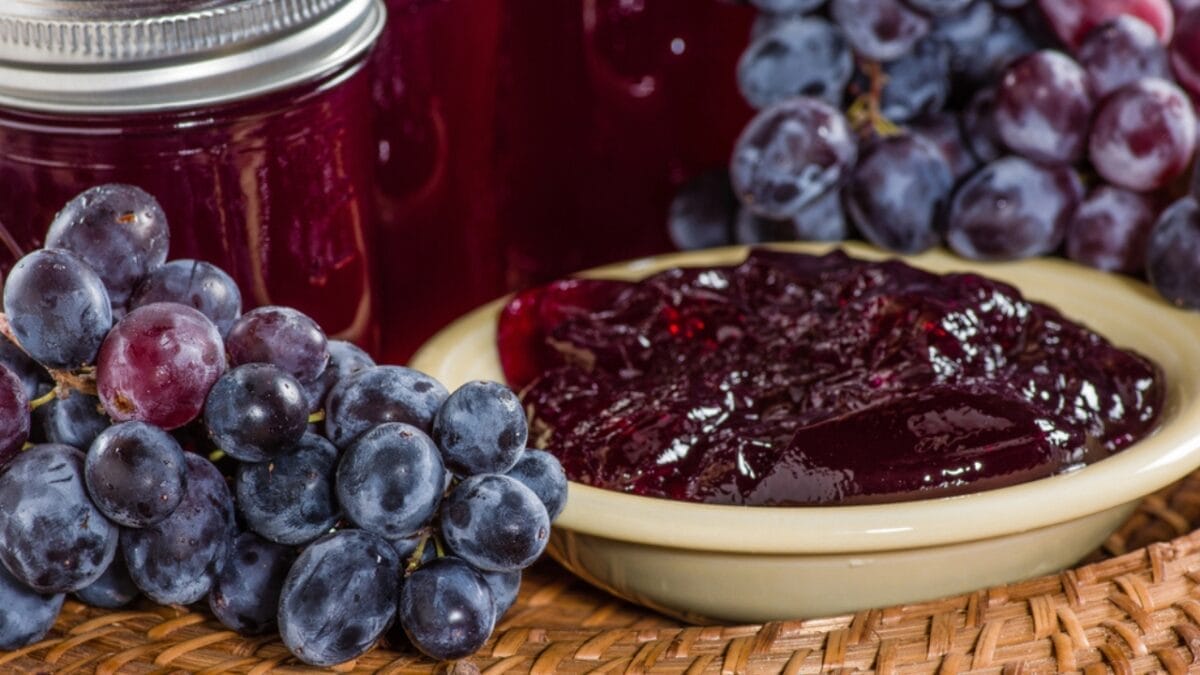 15 Foods You Can Easily Canned at Home Using the Boiling Water Method 10 15 Foods You Can Easily Canned at Home Using the Boiling Water Method - grape jelly dp57230289