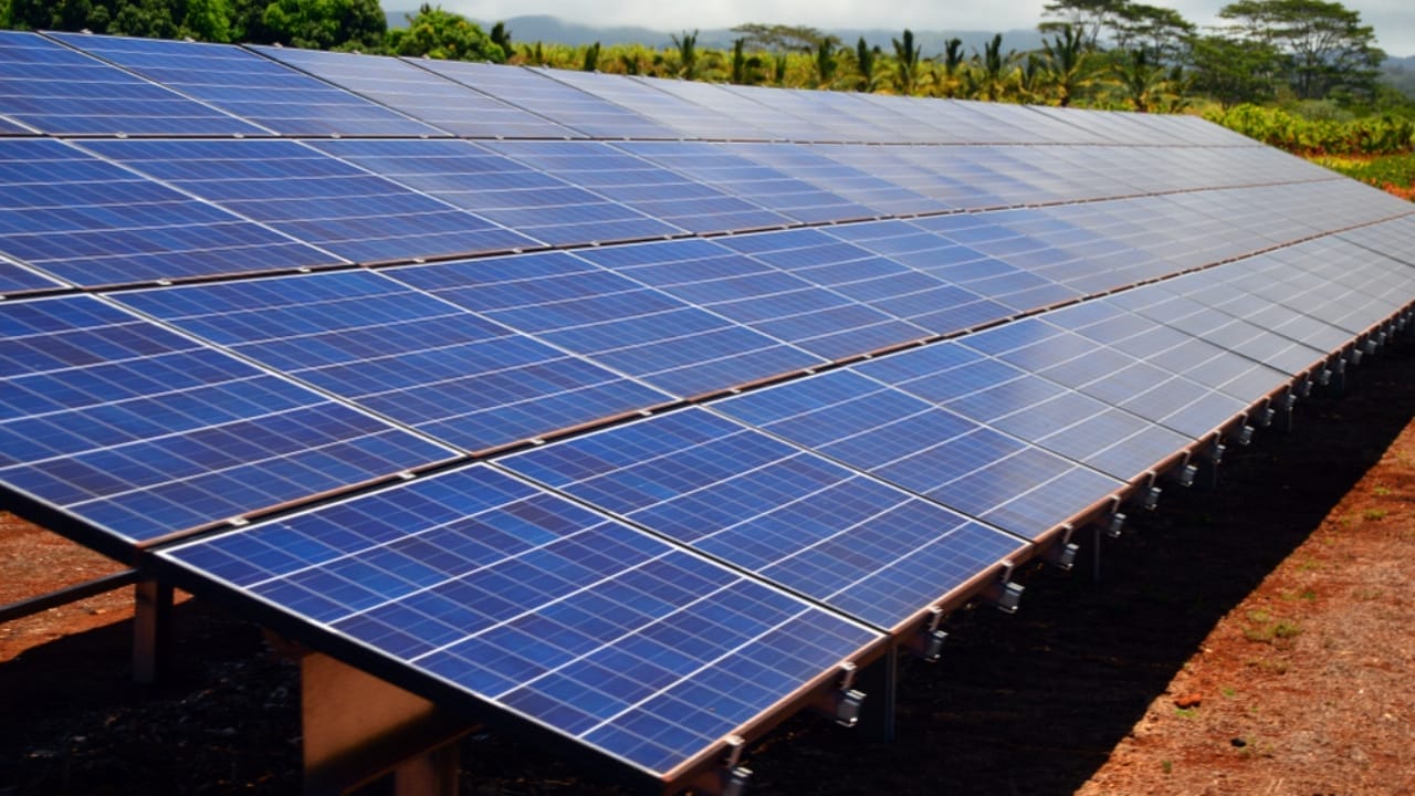 Idyllic Beaches & 100% Clean Energy: America's New Eco Paradise 4 Idyllic Beaches & 100% Clean Energy: America's New Eco Paradise - hawaii solar energy ss1217296636