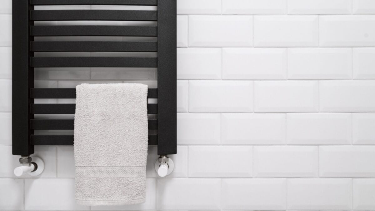 10 Towel Storage Hacks That Will Make You Feel Like a 5-Star Hotel Guest 6 10 Towel Storage Hacks That Will Make You Feel Like a 5-Star Hotel Guest - heated towel rack ss2258074631