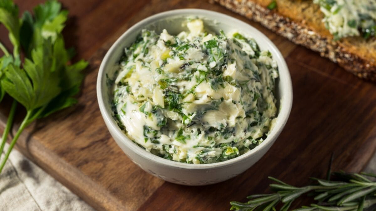 Bored with Plain Butter? Try These 15 Mouthwatering Flavored Varieties 4 Bored with Plain Butter? Try These 15 Mouthwatering Flavored Varieties - herb butter dp543645390