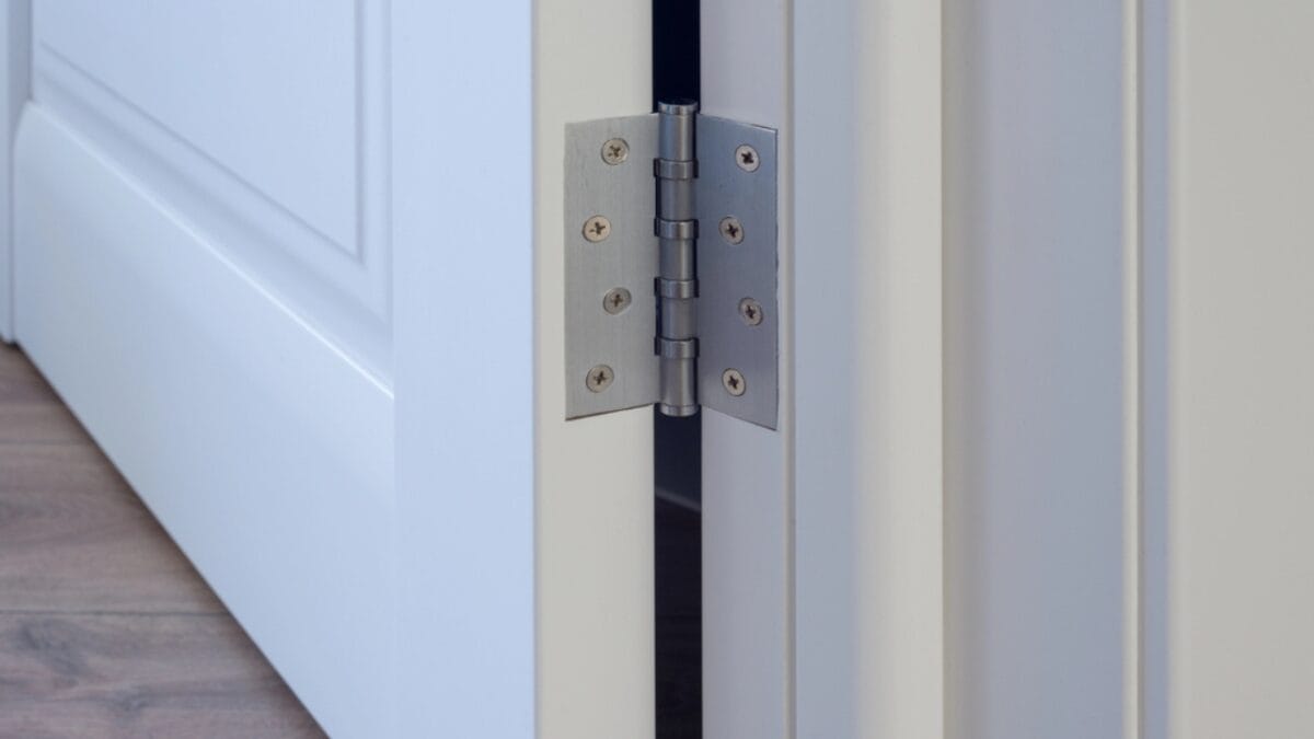 15 Murphy’s Oil Soap Hacks That Will Make Your Life Easier 10 15 Murphy’s Oil Soap Hacks That Will Make Your Life Easier - hinge dp191284452