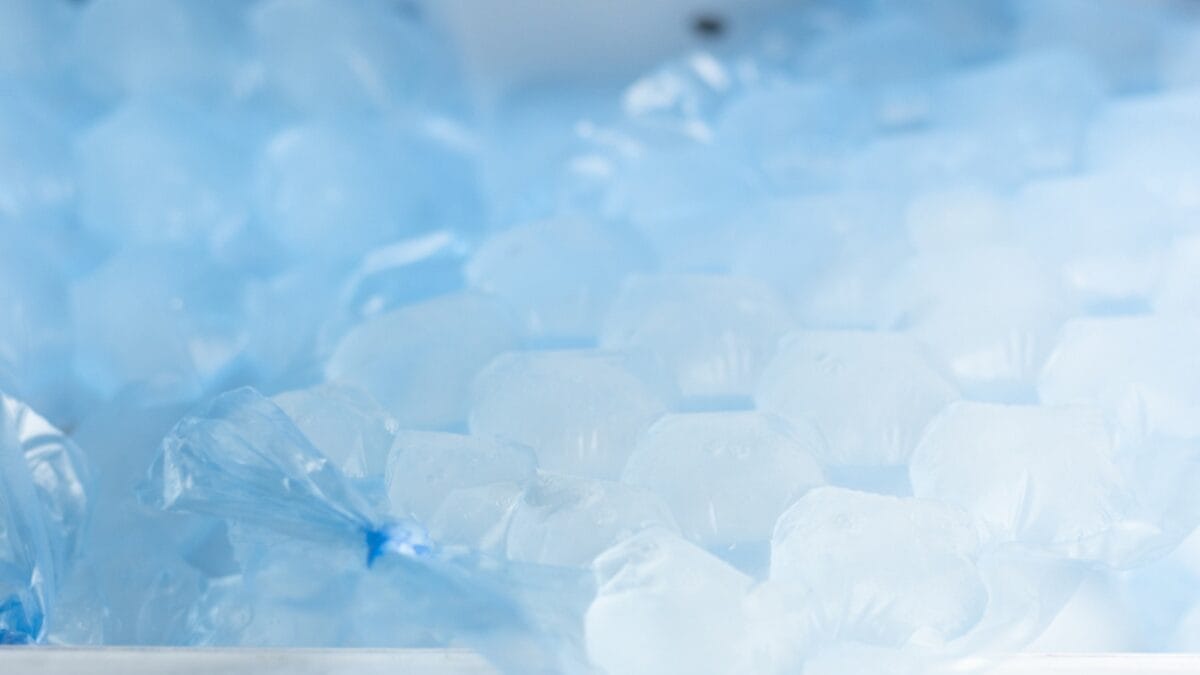 Eco-Friendly Fridge Stays Cool for 40 Hours without Electricity 4 Eco-Friendly Fridge Stays Cool for 40 Hours without Electricity - ice ss2004952526