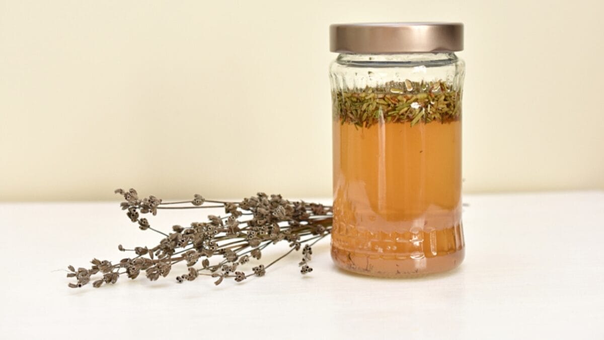 15 Ways to Put Your Lavender Leaves to Good Use 4 15 Ways to Put Your Lavender Leaves to Good Use - lavender infused vinegar ss1577744032