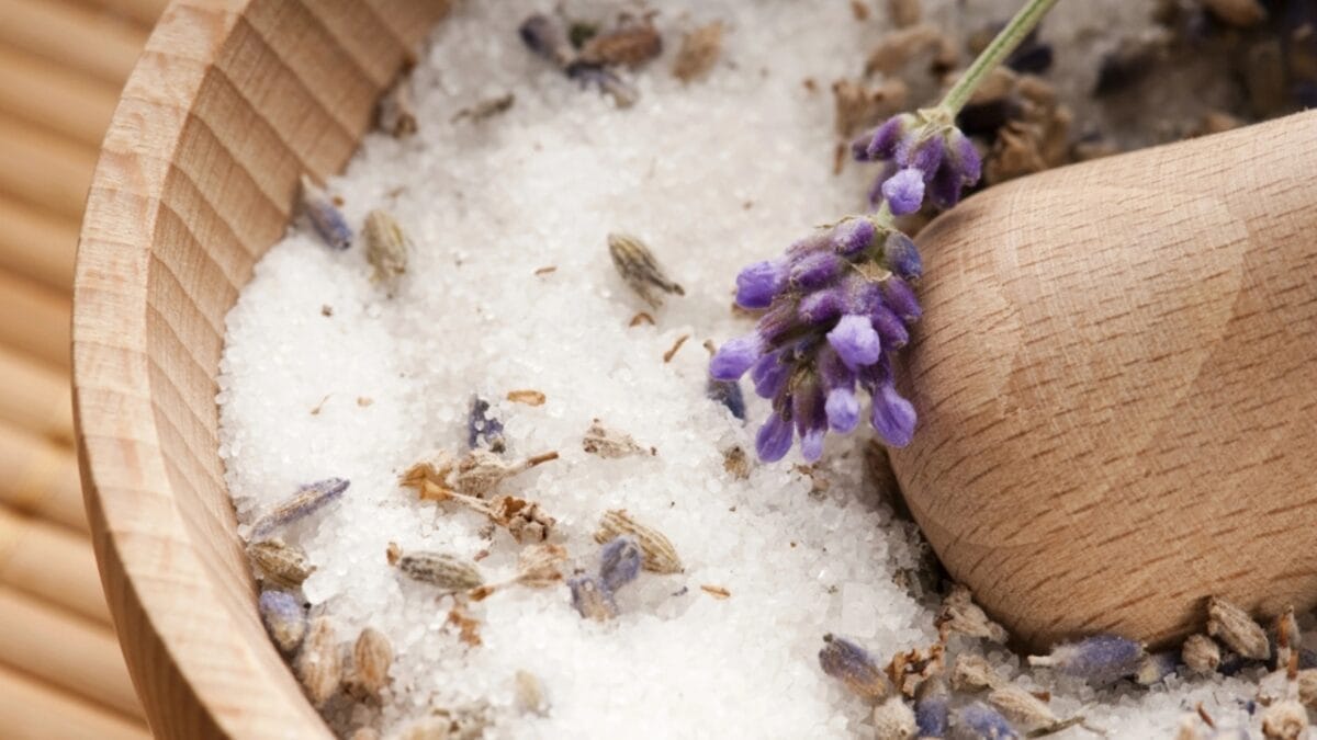 15 Ways to Put Your Lavender Leaves to Good Use 10 15 Ways to Put Your Lavender Leaves to Good Use - lavender sugar dp8362237