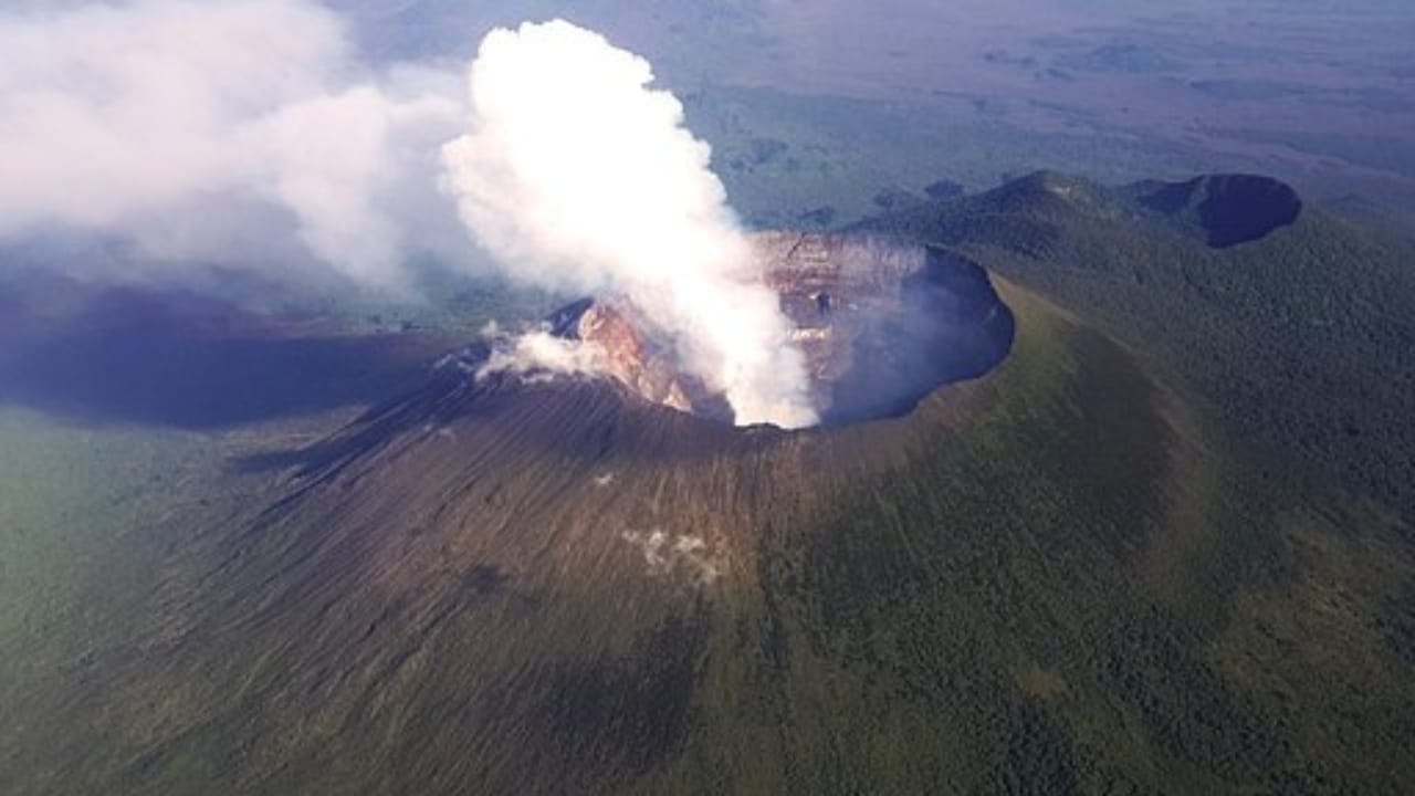 10 Facts About the Risks Lurking Beneath Lake Kivu 6 10 Facts About the Risks Lurking Beneath Lake Kivu - mount nyiragongo wc