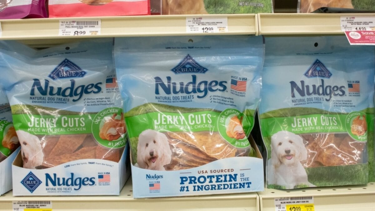 17 Dog Treat Brands with Ingredients to Steer Clear Of 17 17 Dog Treat Brands with Ingredients to Steer Clear Of - nudges grillers treats ss2275613547