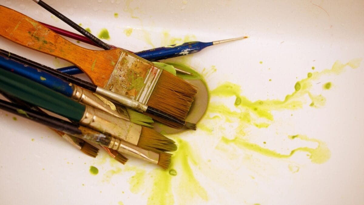 15 Murphy’s Oil Soap Hacks That Will Make Your Life Easier - paint brush dp85332978