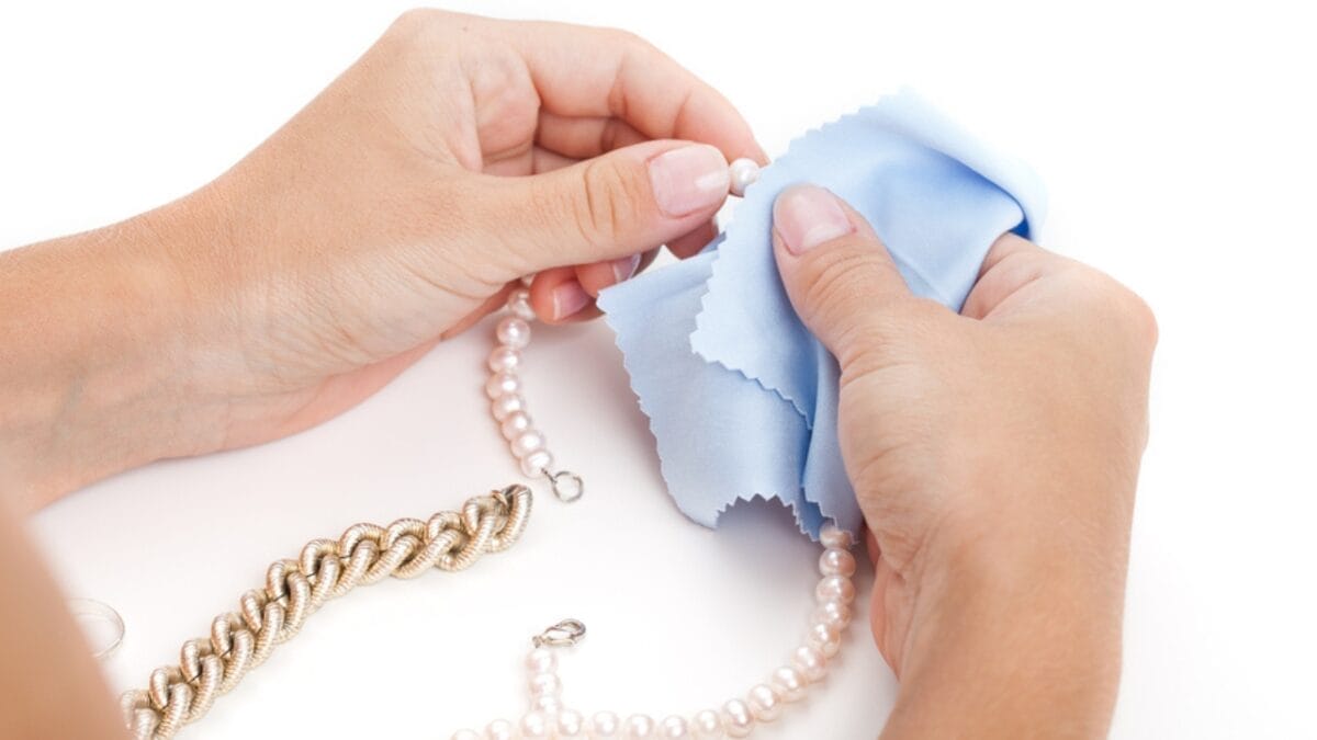 How to Clean Your Jewelry & Ensure It Stays Sparkling 5 How to Clean Your Jewelry & Ensure It Stays Sparkling - pearl ss155461667
