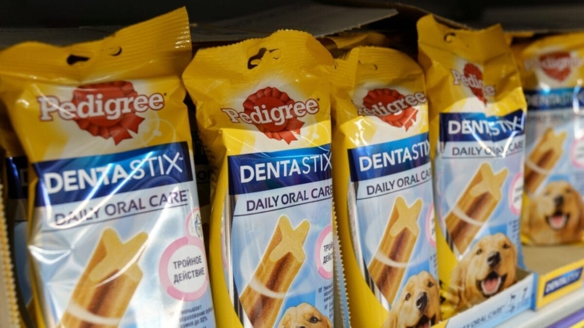 17 Dog Treat Brands with Ingredients to Steer Clear Of 7 17 Dog Treat Brands with Ingredients to Steer Clear Of - pedigree dentastix treats ss2196333595