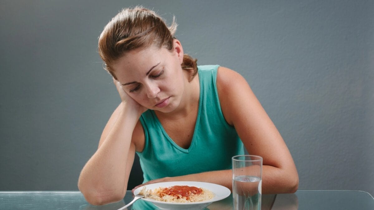 Deadly "Parrot Fever" Outbreak Strikes Europe 5 Deadly "Parrot Fever" Outbreak Strikes Europe - poor appetite dp131486244