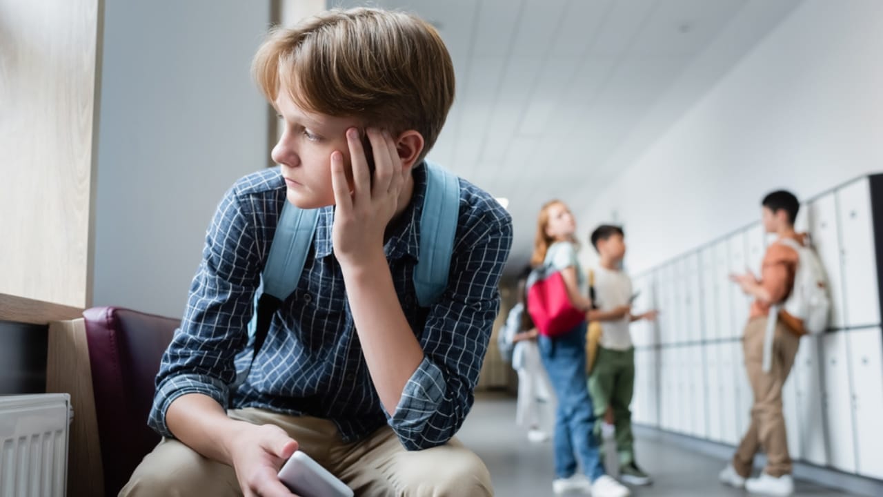 Frequent Childhood Relocations Linked to Higher Depression Rates in Later Life - sad teen dp489437432