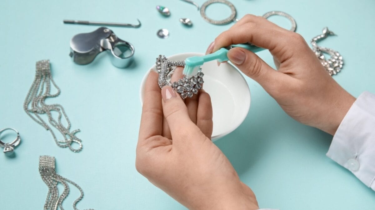 How to Clean Your Jewelry & Ensure It Stays Sparkling 6 How to Clean Your Jewelry & Ensure It Stays Sparkling - silver ss2316701281