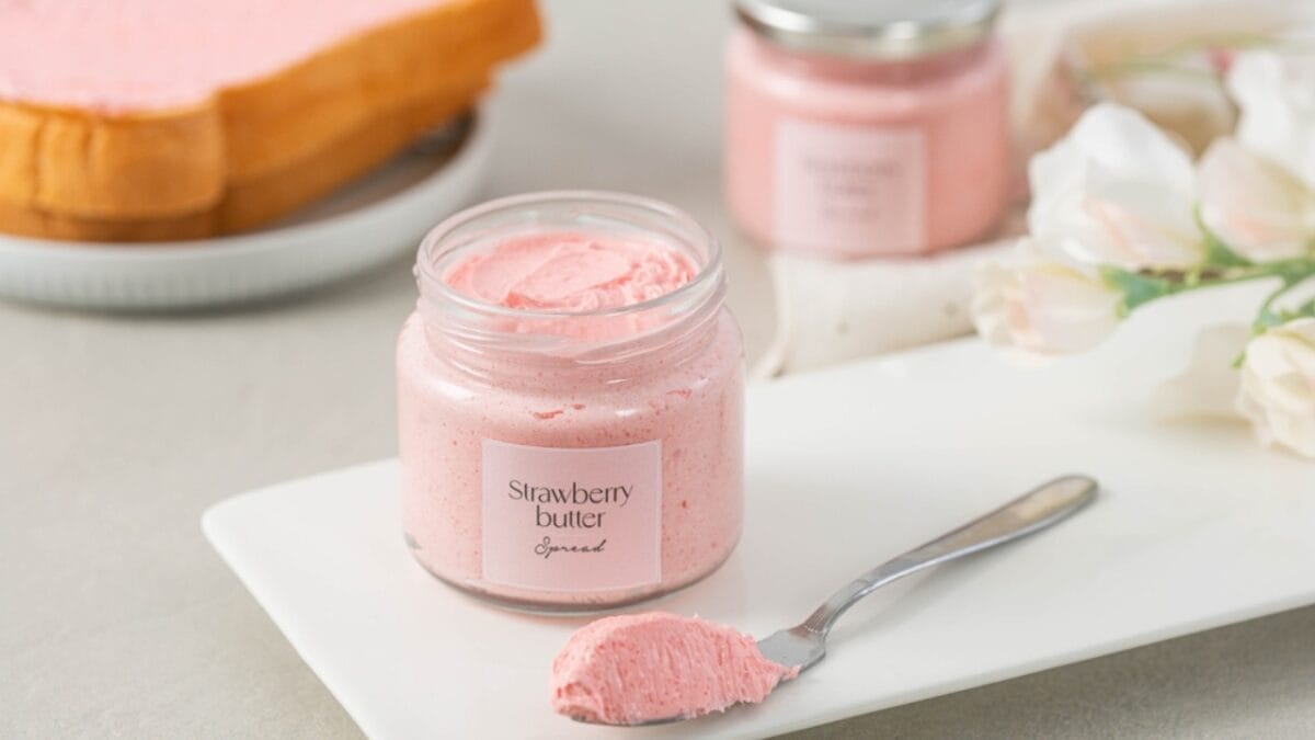 Bored with Plain Butter? Try These 15 Mouthwatering Flavored Varieties 5 Bored with Plain Butter? Try These 15 Mouthwatering Flavored Varieties - strawberry butter ss2413711057