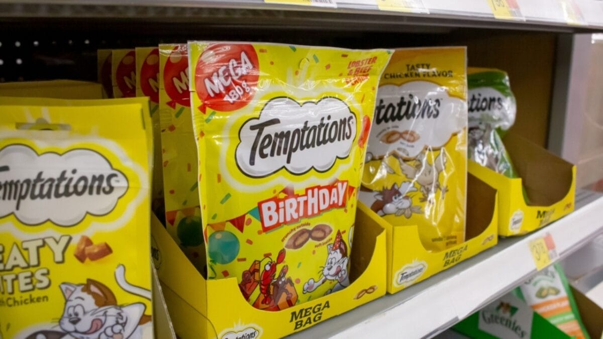 17 Dog Treat Brands with Ingredients to Steer Clear Of 14 17 Dog Treat Brands with Ingredients to Steer Clear Of - temptations dog treats ss2268663753