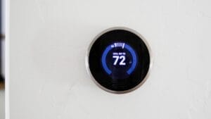 Why You Should Stop Setting Your Thermostat at 72 Degrees 1 Why You Should Stop Setting Your Thermostat at 72 Degrees - thermostat ss2028771170
