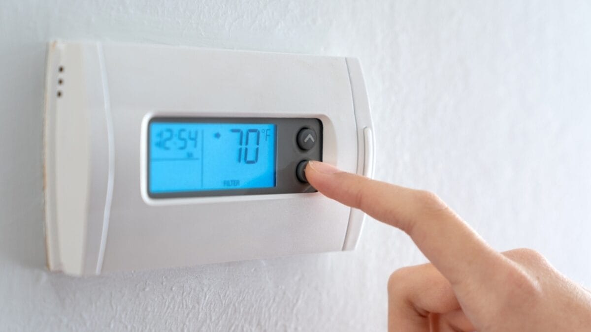 20 DIY Fixes Anyone Can Do to Save Money 15 20 DIY Fixes Anyone Can Do to Save Money - thermostat ss2111099519