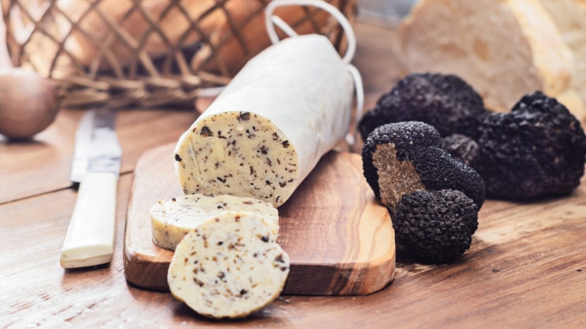 Bored with Plain Butter? Try These 15 Mouthwatering Flavored Varieties 15 Bored with Plain Butter? Try These 15 Mouthwatering Flavored Varieties - truffle butter dp164615676